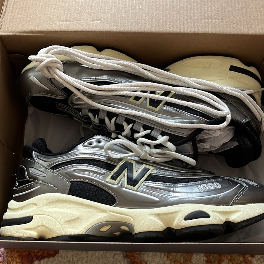 Men’s New Balance 1000 10.5 Silver Metallic Sneakers - Picture 9 of 9